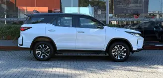 TOYOTA HILUX SW4 2.8 D-4D TURBO DIESEL DIAMOND 7L 4X4 AUTOMÁTICO 2024 - foto 5