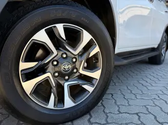 TOYOTA HILUX SW4 2.8 D-4D TURBO DIESEL DIAMOND 7L 4X4 AUTOMÁTICO 2024 - foto 7