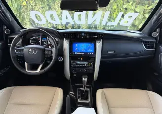 TOYOTA HILUX SW4 2.8 D-4D TURBO DIESEL DIAMOND 7L 4X4 AUTOMÁTICO 2024 - foto 14