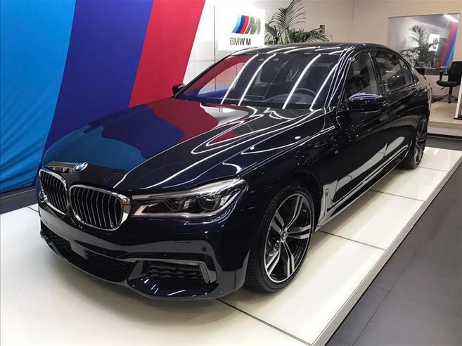 BMW 750i 4.4 M SPORT SEDAN V8 32V GASOLINA 4P AUTOMÁTICO BMW 750i 4.4 M SPORT SEDAN V8 32V GASOLINA 4P AUTOMÁTICO 2016/2017
