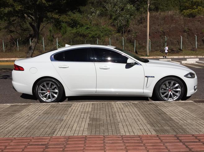 JAGUAR XF 2.0 LUXURY TURBOCHARGED GASOLINA 4P AUTOMÁTICO JAGUAR XF 2.0 LUXURY TURBOCHARGED GASOLINA 4P AUTOMÁTICO 2014/2014