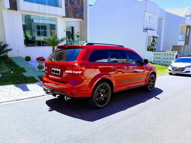 DODGE JOURNEY 3.6 RT AWD V6 GASOLINA 4P AUTOMÁTICO DODGE JOURNEY 3.6 RT AWD V6 GASOLINA 4P AUTOMÁTICO 2014/2015