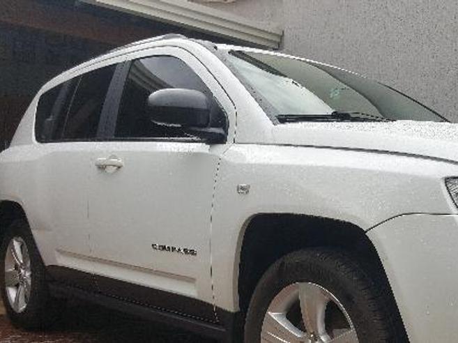 JEEP COMPASS 2.0 SPORT 4X2 16V GASOLINA 4P AUTOMÁTICO JEEP COMPASS 2.0 SPORT 4X2 16V GASOLINA 4P AUTOMÁTICO 2011/2012