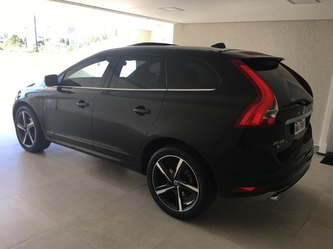 VOLVO XC60 2.0 T5 R DESIGN TURBO GASOLINA 4P AUTOMÁTICO VOLVO XC60 2.0 T5 R DESIGN TURBO GASOLINA 4P AUTOMÁTICO 2015/2016