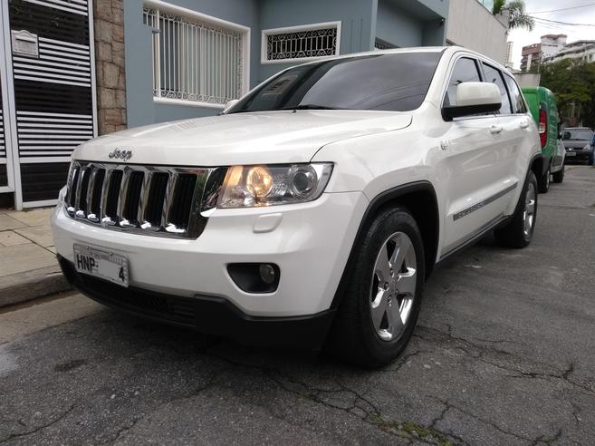 JEEP GRAND CHEROKEE 3.6 LAREDO 4X4 V6 24V GASOLINA 4P AUTOMÁTICO JEEP GRAND CHEROKEE 3.6 LAREDO 4X4 V6 24V GASOLINA 4P AUTOMÁTICO 2011/2012