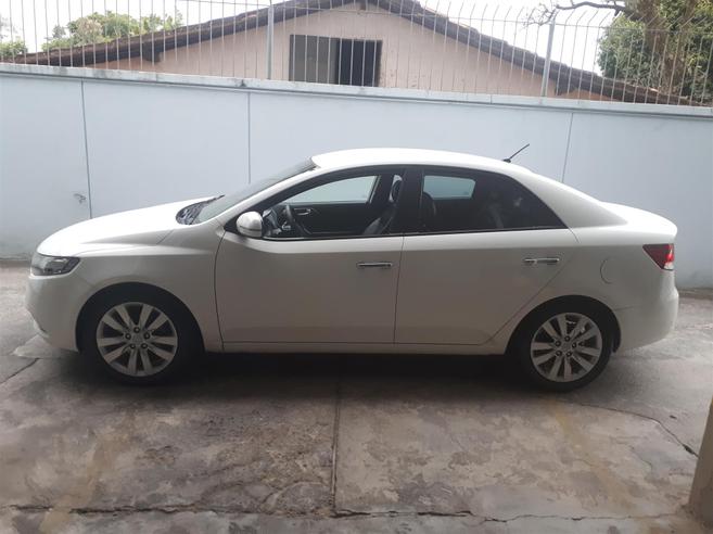KIA CERATO 1.6 EX3 SEDAN 16V GASOLINA 4P AUTOMÁTICO KIA CERATO 1.6 EX3 SEDAN 16V GASOLINA 4P AUTOMÁTICO 2011/2011