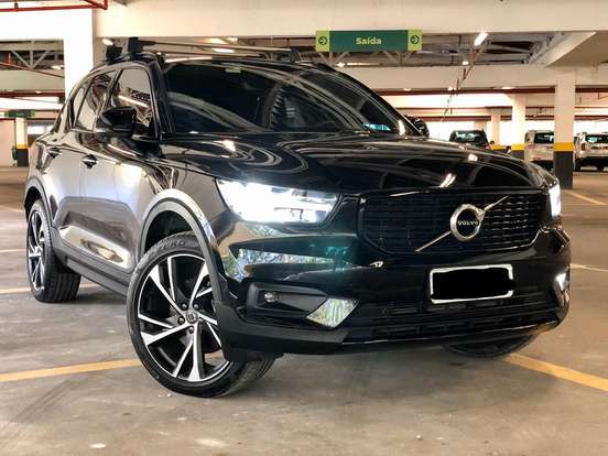 VOLVO-XC40-2018