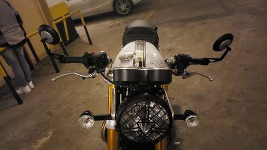 TRIUMPH-THRUXTON R-2018