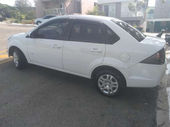 FORD-FIESTA-2014
