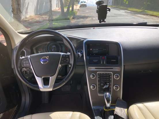 VOLVO-XC60-2014