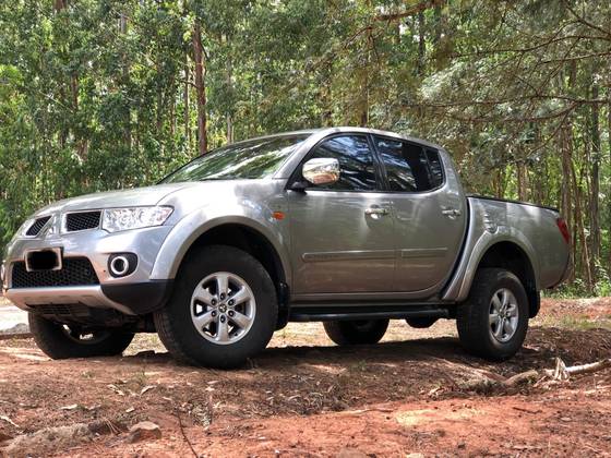 MITSUBISHI L200 TRITON 3.5 HPE 4X4 CD V6 24V FLEX 4P AUTOMÁTICO