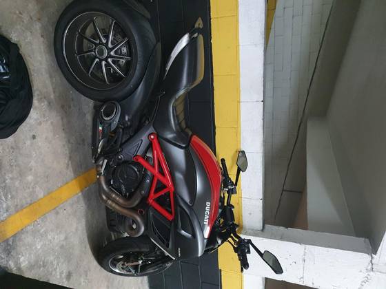 DUCATI DIAVEL CARBON 