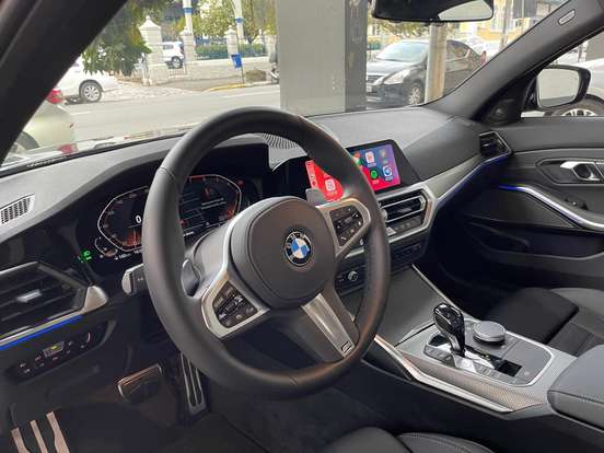 BMW-320i-2021