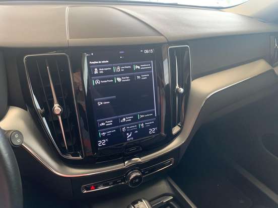 VOLVO-XC60-2.0 T5 GASOLINA MOMENTUM AWD GEARTRONIC VOLVO-XC60-2018