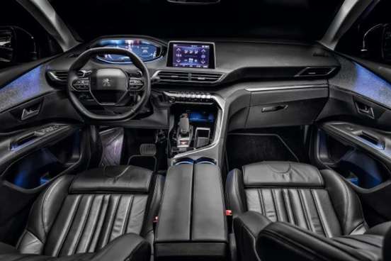 PEUGEOT-5008-2018
