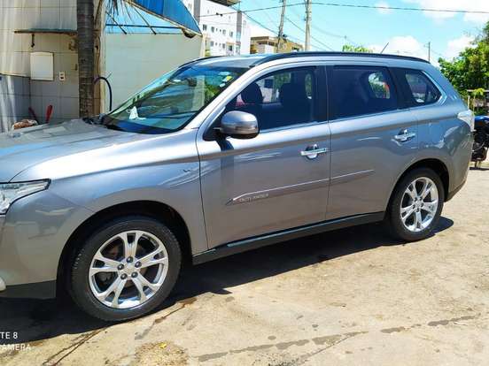 MITSUBISHI-OUTLANDER-3.0 GT 4X4 V6 24V GASOLINA 4P AUTOMÁTICO MITSUBISHI-OUTLANDER-2014