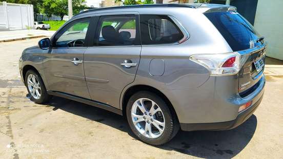 MITSUBISHI-OUTLANDER-2014