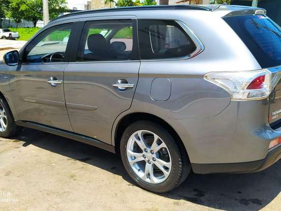 MITSUBISHI-OUTLANDER-3.0 GT 4X4 V6 24V GASOLINA 4P AUTOMÁTICO MITSUBISHI-OUTLANDER-2014
