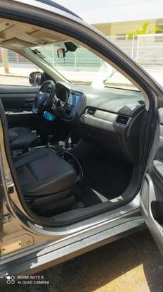 MITSUBISHI-OUTLANDER-2014