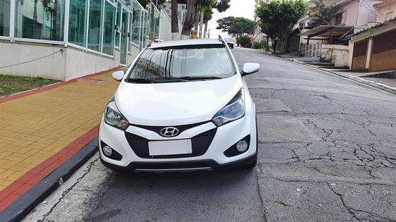 HYUNDAI HB20X 1.6 16V STYLE FLEX 4P AUTOMÁTICO
