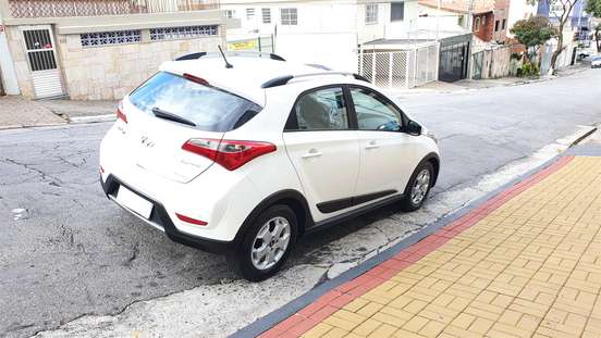 HYUNDAI-HB20X-2013
