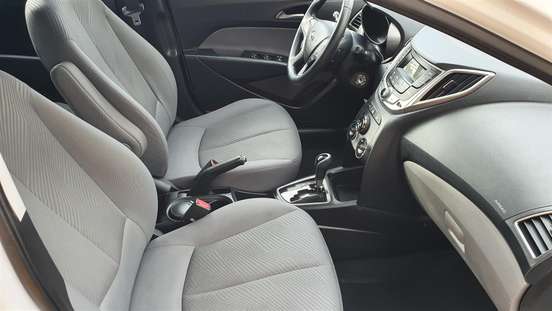 HYUNDAI-HB20X-2013