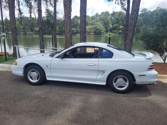 FORD-MUSTANG-1995