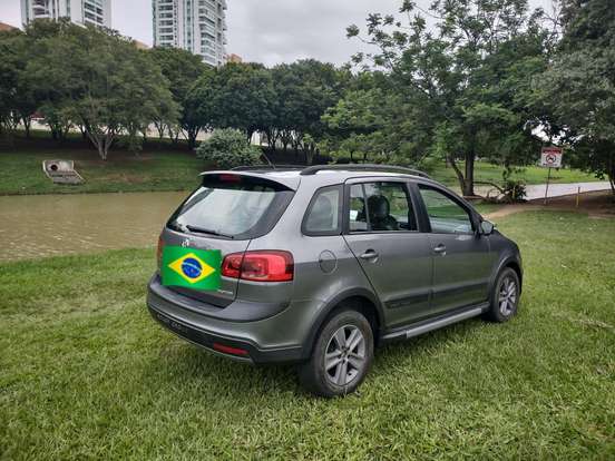 VOLKSWAGEN-SPACE CROSS-2011