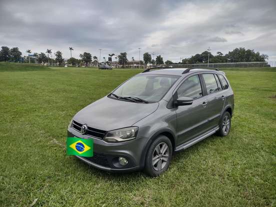 VOLKSWAGEN-SPACE CROSS-2011
