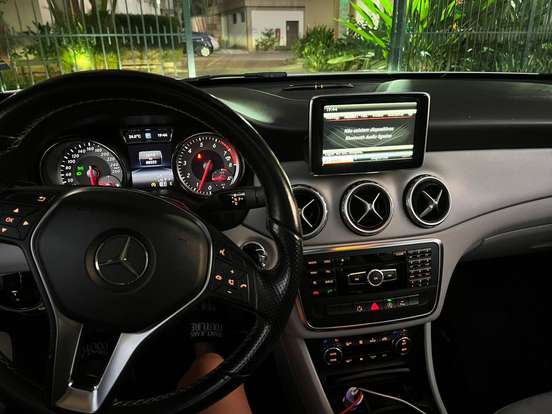 MERCEDES-BENZ-GLA 200-2015
