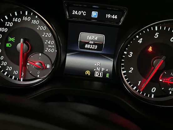 MERCEDES-BENZ-GLA 200-1.6 CGI VISION 16V TURBO FLEX 4P AUTOMÁTICO MERCEDES-BENZ-GLA 200-2015