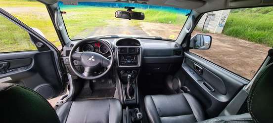 MITSUBISHI-PAJERO TR4-2010