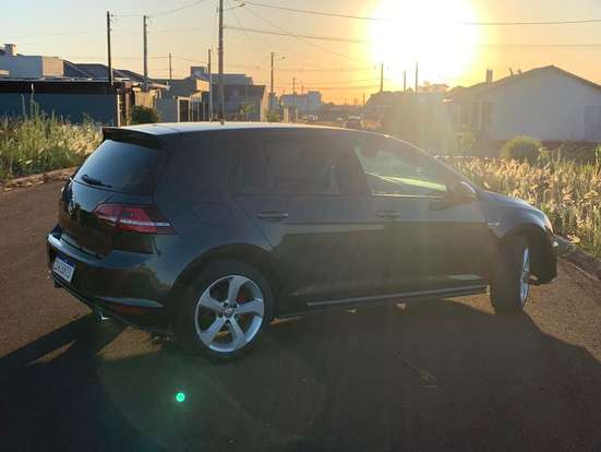 VOLKSWAGEN-GOLF-2014