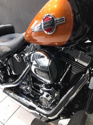 HARLEY-DAVIDSON SOFTAIL HERITAGE CLASSIC 