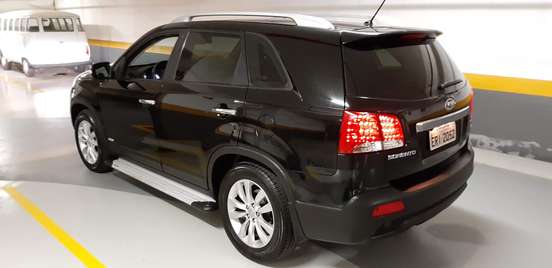 KIA-SORENTO-2011