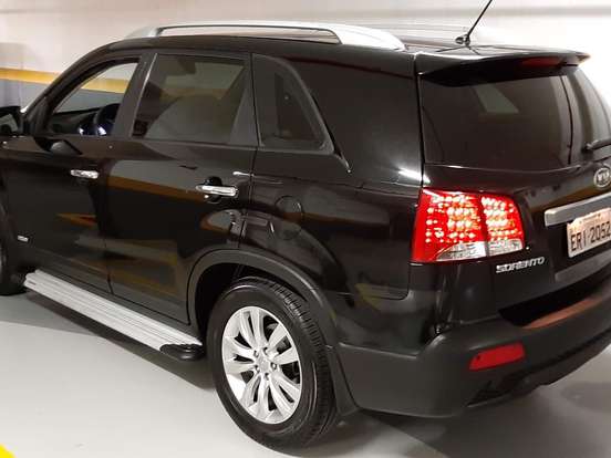 KIA-SORENTO-3.5 V6 GASOLINA EX 7L 4WD AUTOMÁTICO KIA-SORENTO-2011