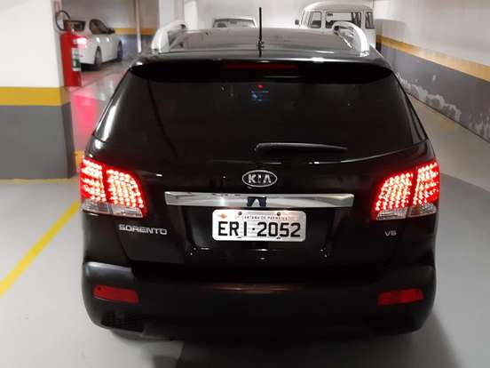 KIA-SORENTO-3.5 V6 GASOLINA EX 7L 4WD AUTOMÁTICO KIA-SORENTO-2011