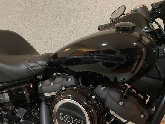 HARLEY-DAVIDSON-SOFTAIL FAT BOB 107-2018