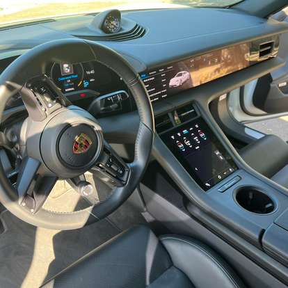 PORSCHE-TAYCAN-2021