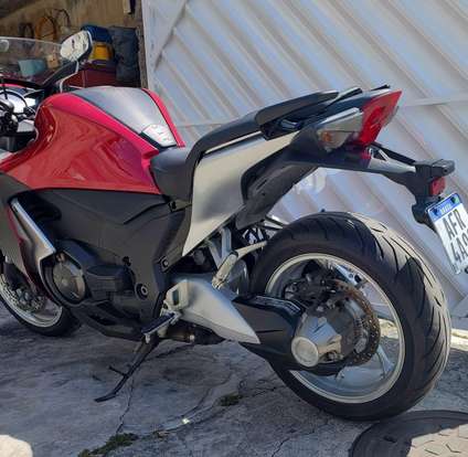 HONDA-VFR 1200F-2010