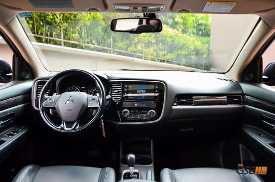 MITSUBISHI-OUTLANDER-2015