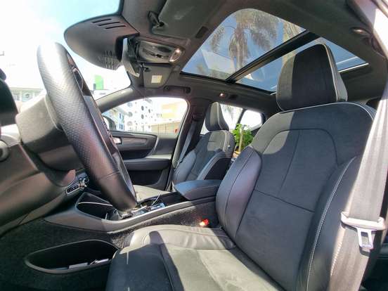 VOLVO-XC40-2021
