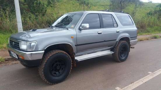 TOYOTA-HILUX SW4-2.8 4X4 8V DIESEL 4P MANUAL TOYOTA-HILUX SW4-1995