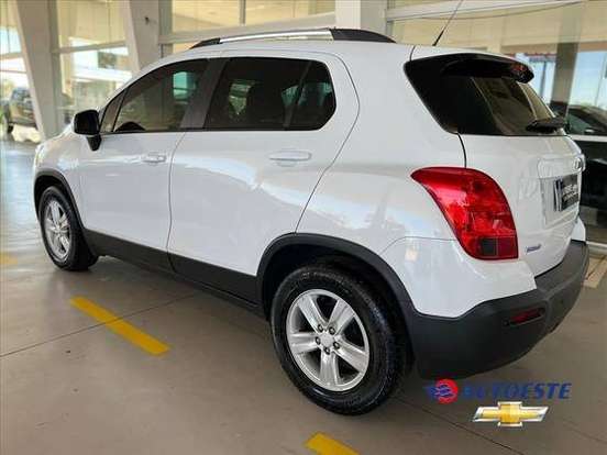 CHEVROLET-TRACKER-2015