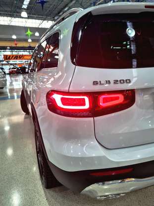 MERCEDES-BENZ-GLB 200-2021