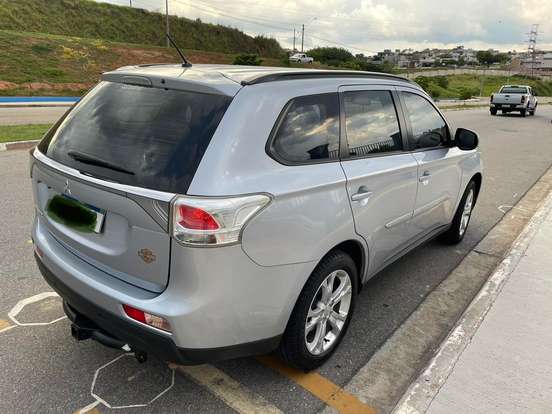 MITSUBISHI-OUTLANDER-2.0 16V GASOLINA 4P AUTOMÁTICO MITSUBISHI-OUTLANDER-2014