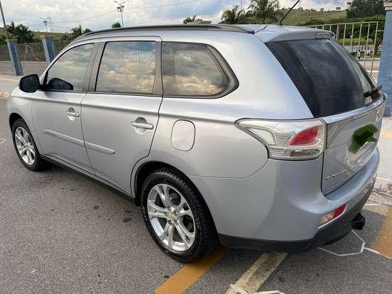 MITSUBISHI-OUTLANDER-2.0 16V GASOLINA 4P AUTOMÁTICO MITSUBISHI-OUTLANDER-2014