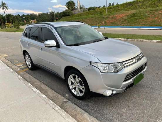 MITSUBISHI-OUTLANDER-2014