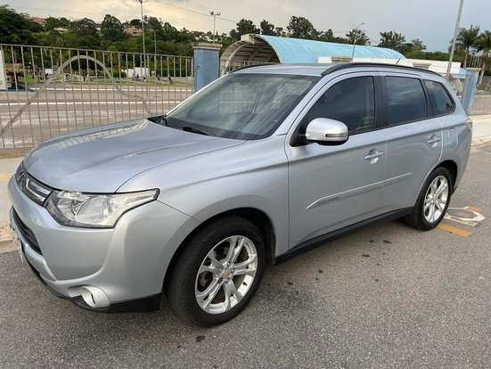 MITSUBISHI-OUTLANDER-2.0 16V GASOLINA 4P AUTOMÁTICO MITSUBISHI-OUTLANDER-2014