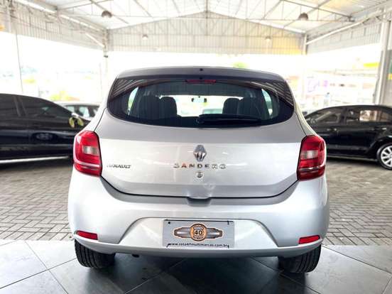 RENAULT-SANDERO-2016